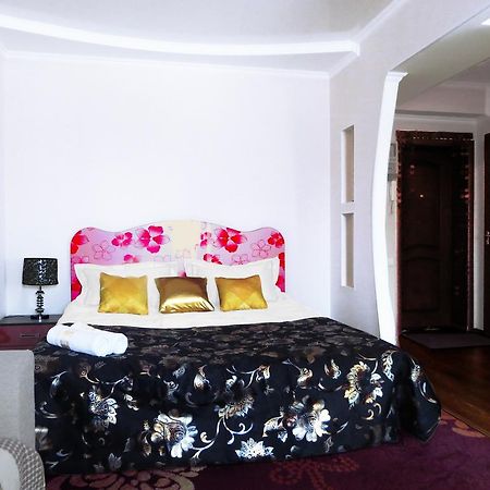 Maximus Apartament Bishkek Apartment ภายนอก รูปภาพ