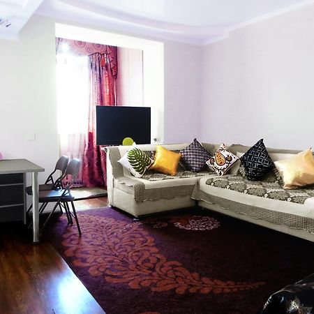 Maximus Apartament บิชเคก ภายนอก รูปภาพ