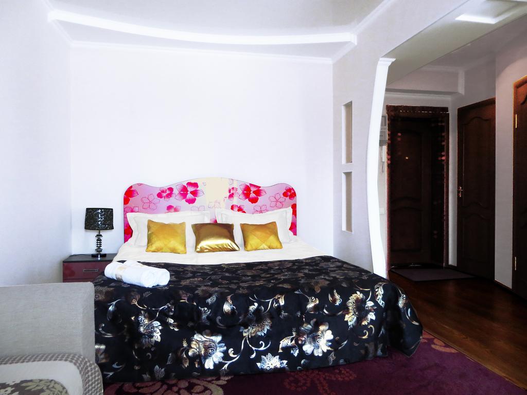 Maximus Apartament บิชเคก ภายนอก รูปภาพ