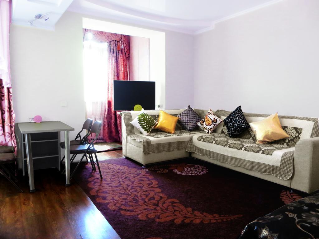 Maximus Apartament Bishkek Apartment ภายนอก รูปภาพ